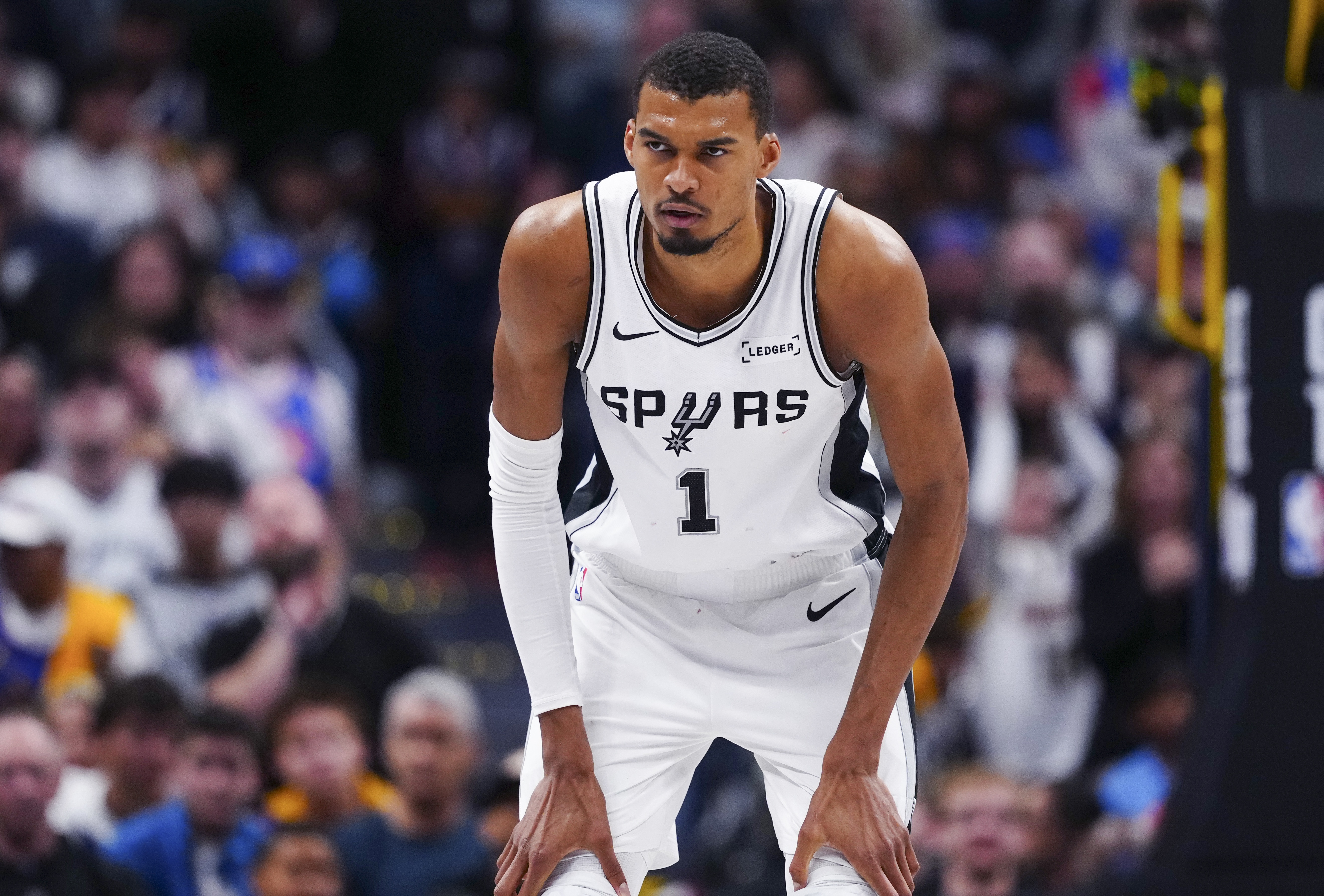 b体育注册登录-评奖资格无忧！Shams：马刺有信心文班最后三场至少出战一场！